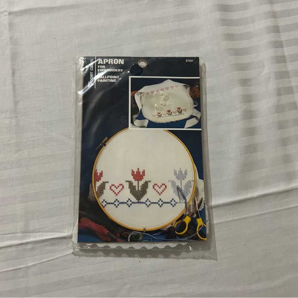 Vogart Crafts Apron Kit NWT